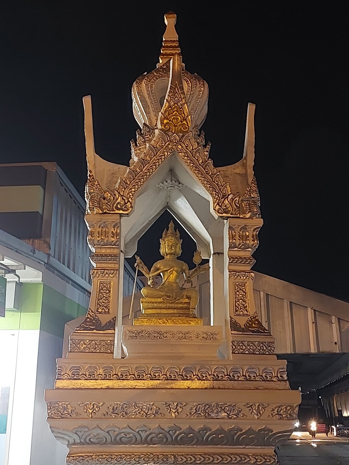 Afternoon stop in Bo Phut: shrine, ATMs, and a cold Coke