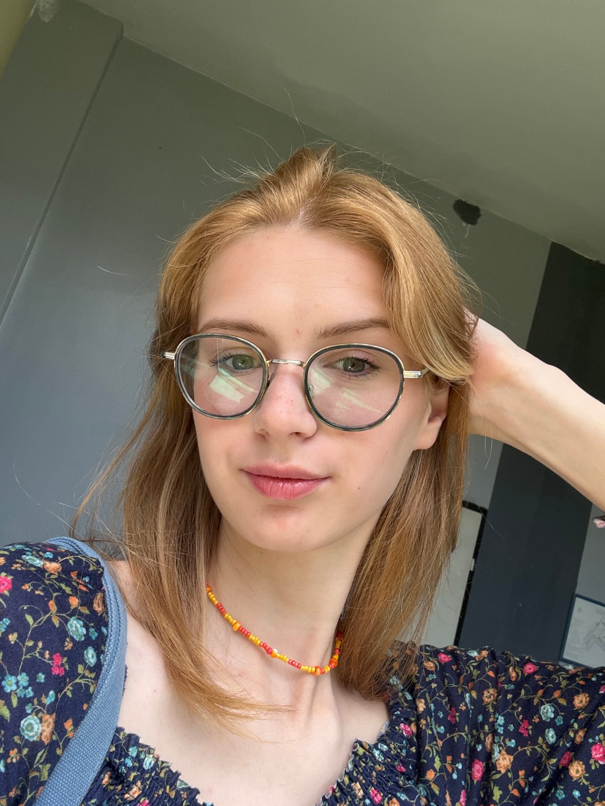 Quick selfie session in Kragujevac, floral top and beaded necklace