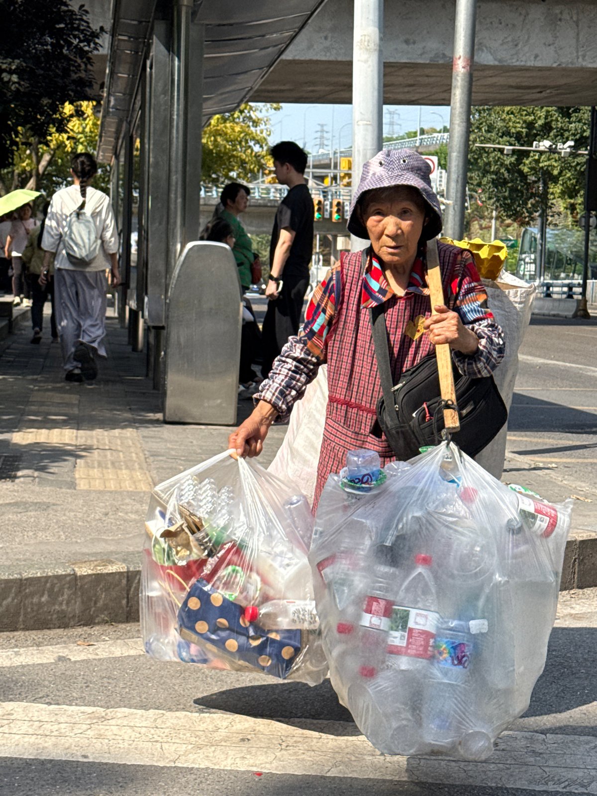 Morning pedestrians including elderly waste collector spotted in Nan'an District