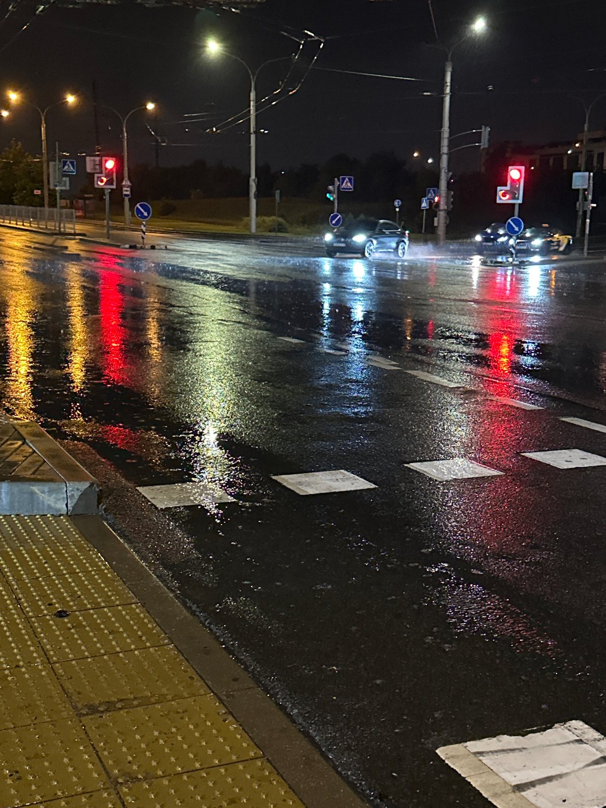 Nighttime bus journey through rainy Minsk streets documented