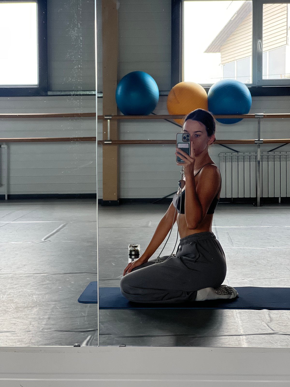 Woman takes gym selfies on yoga mat in Russia