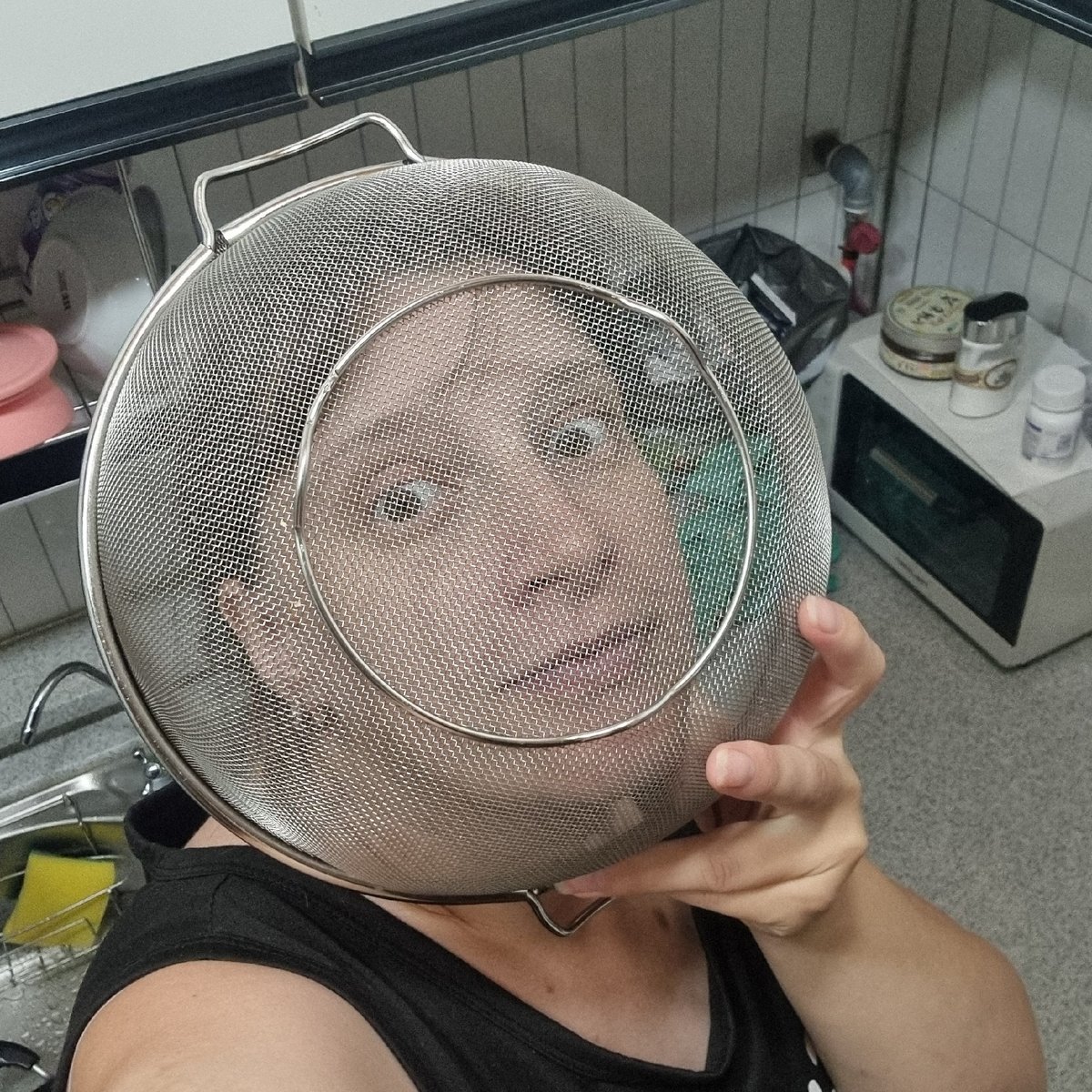 Making naengmyeon from scratch in a Dunnae-myeon kitchen