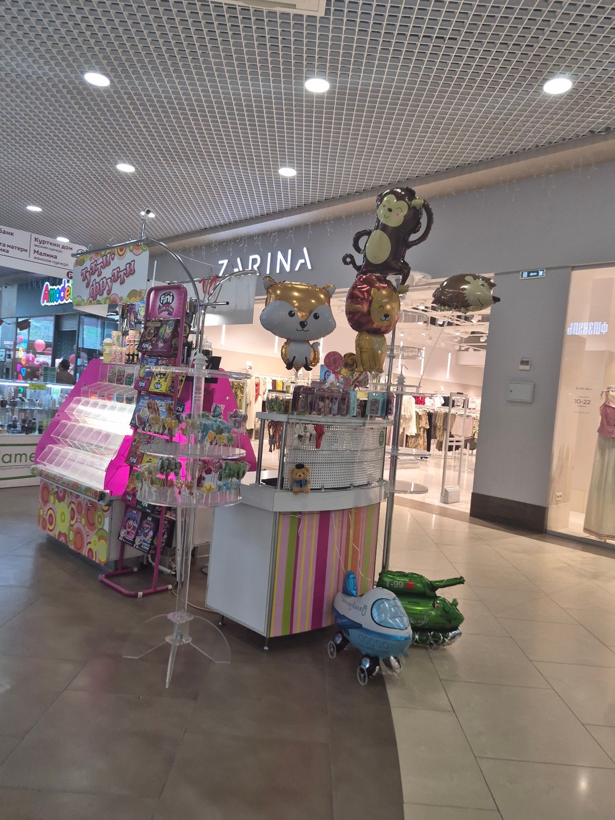 Morning scenes from shopping mall and streets in Tobolsk