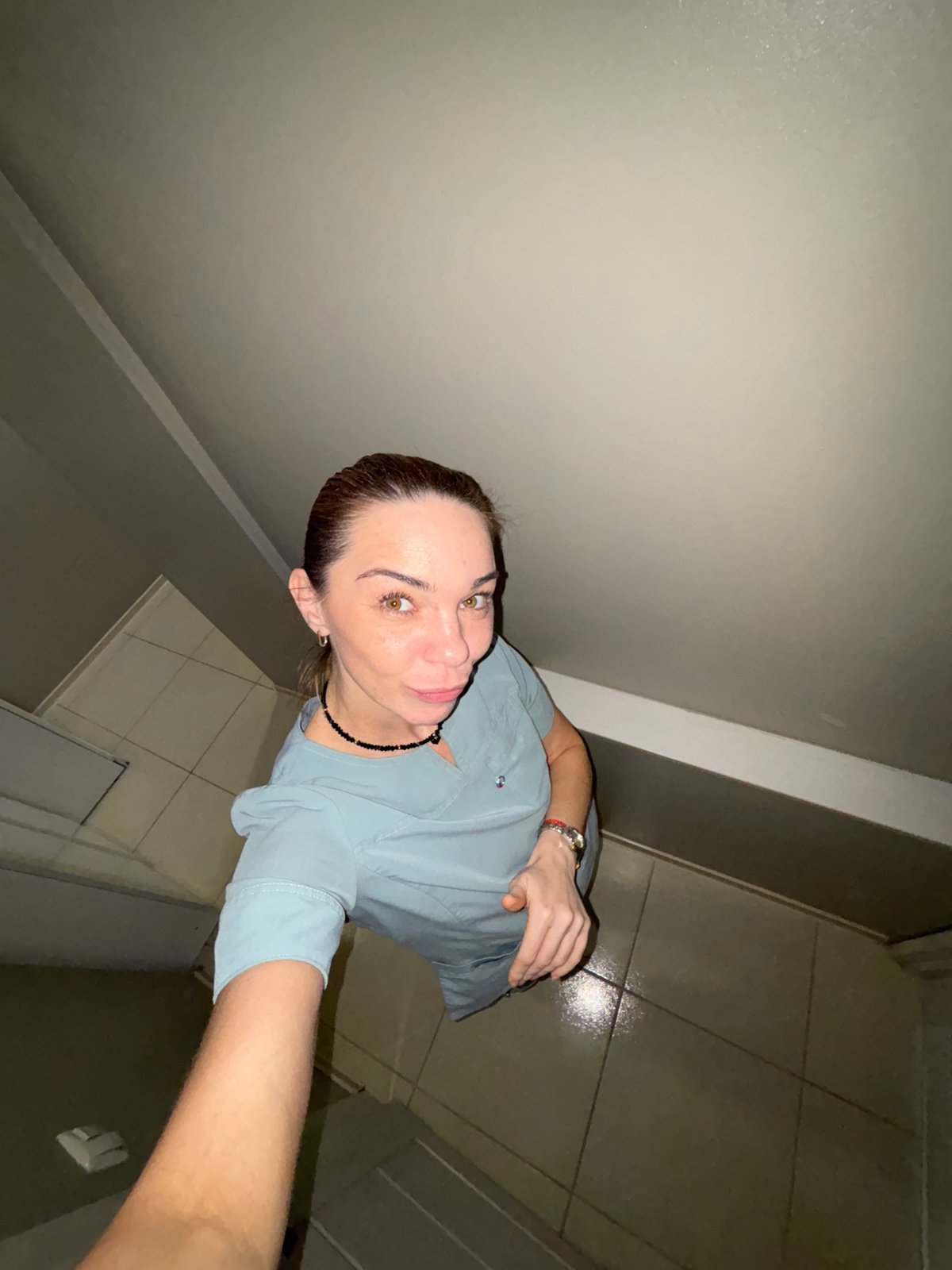 Cats at rest and a hallway selfie in Sinyavino