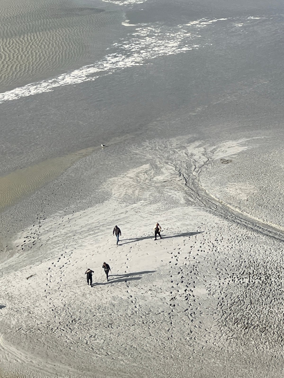 Tourist captures hour-long visual tour of Mont-Saint-Michel abbey