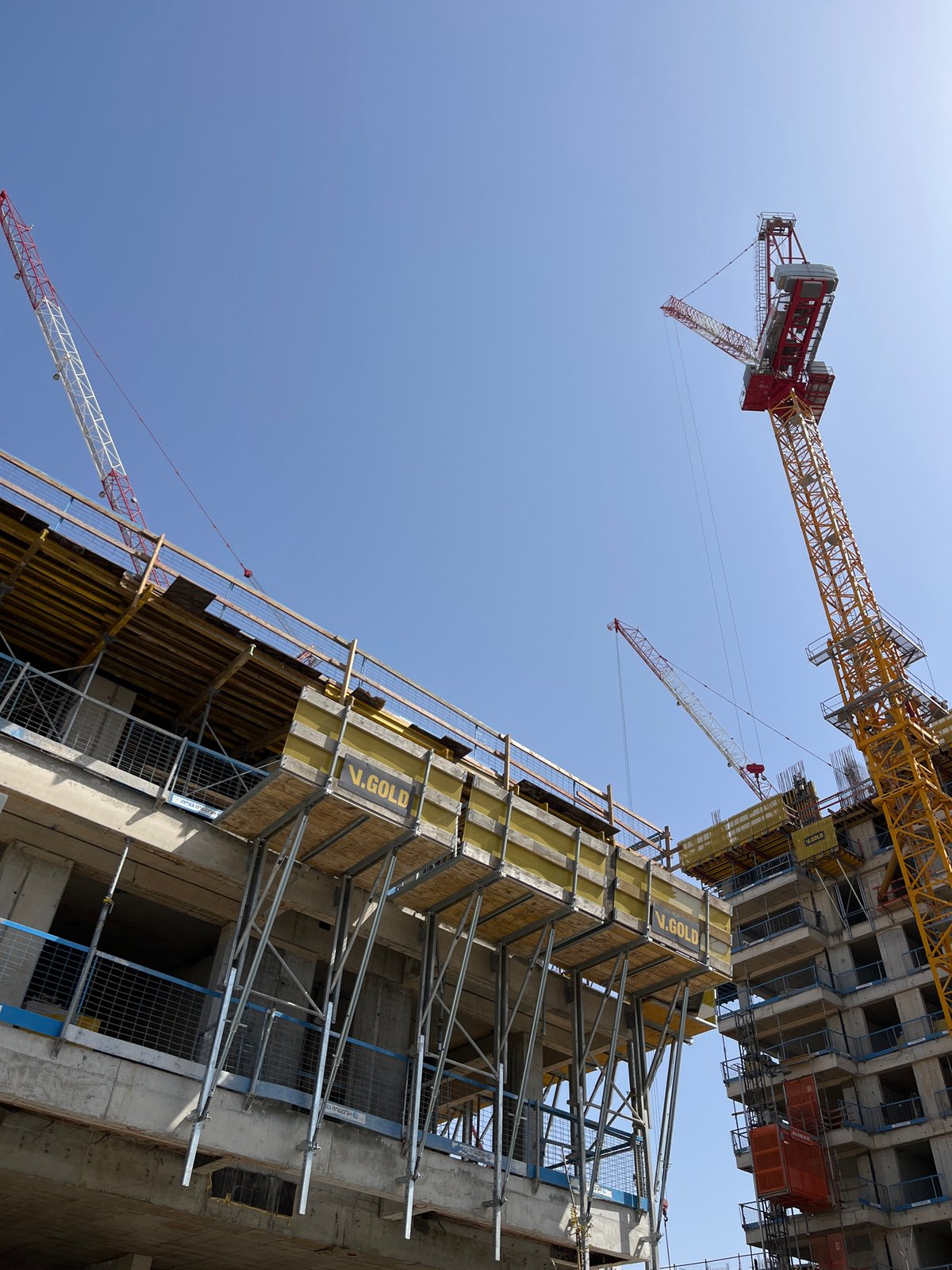 Construction activity observed in Tel-Aviv under clear skies