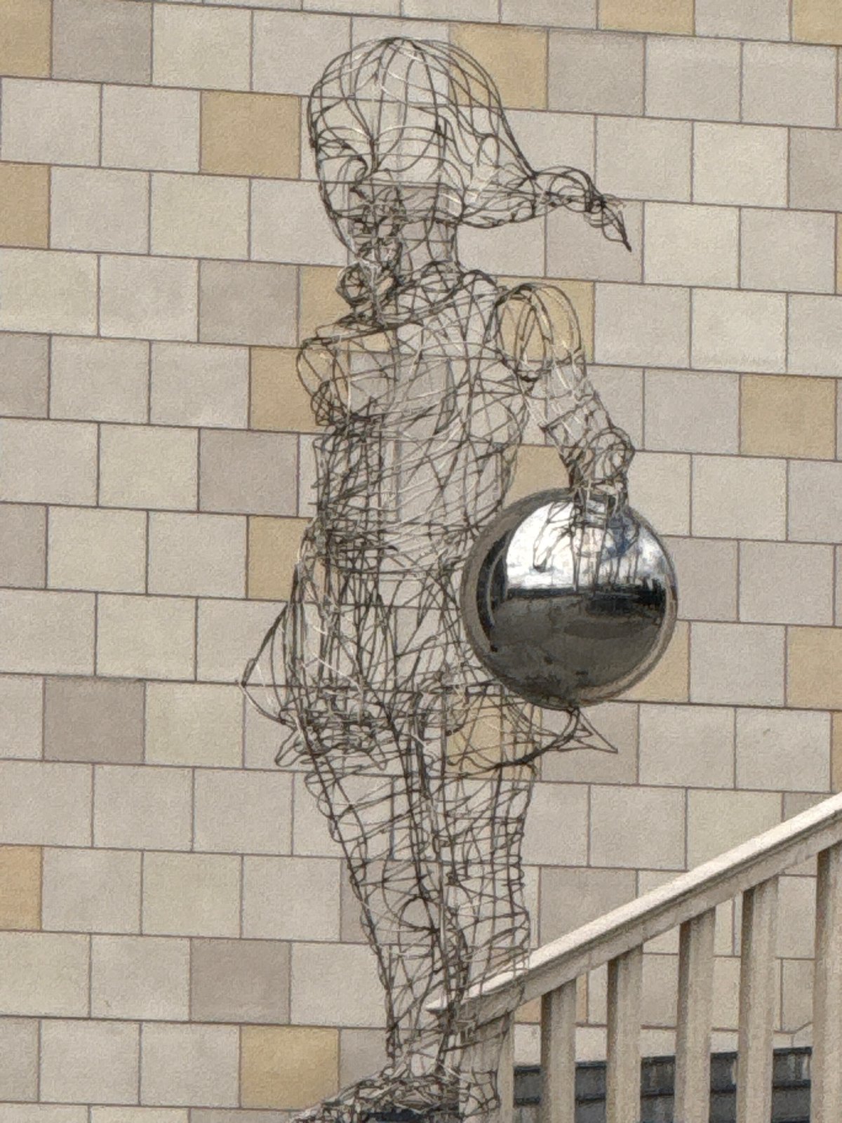 Moscow plaza: fountain play, wire sculptures, and summer crowds
