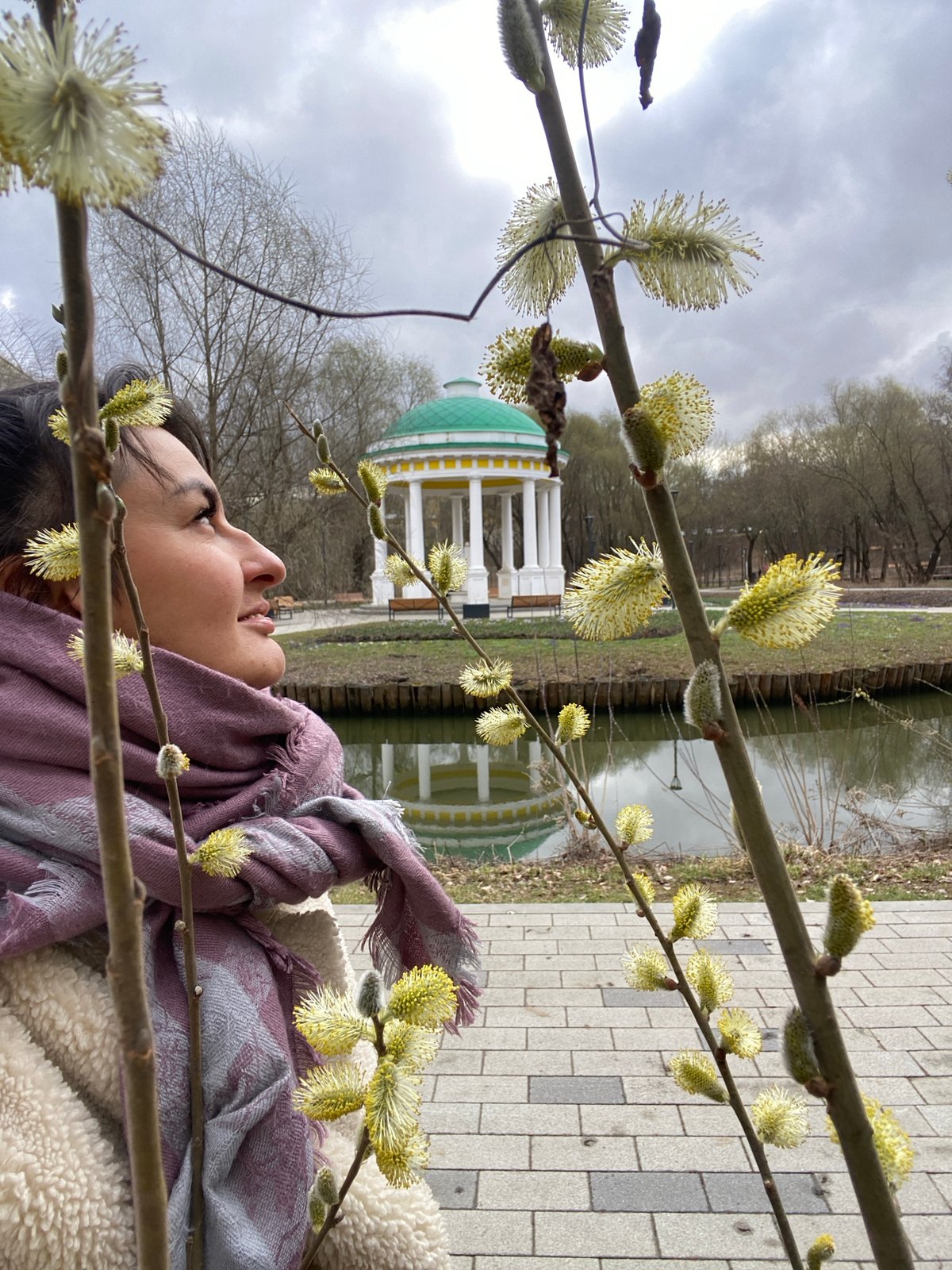 Quiet morning moments captured in Moscow park