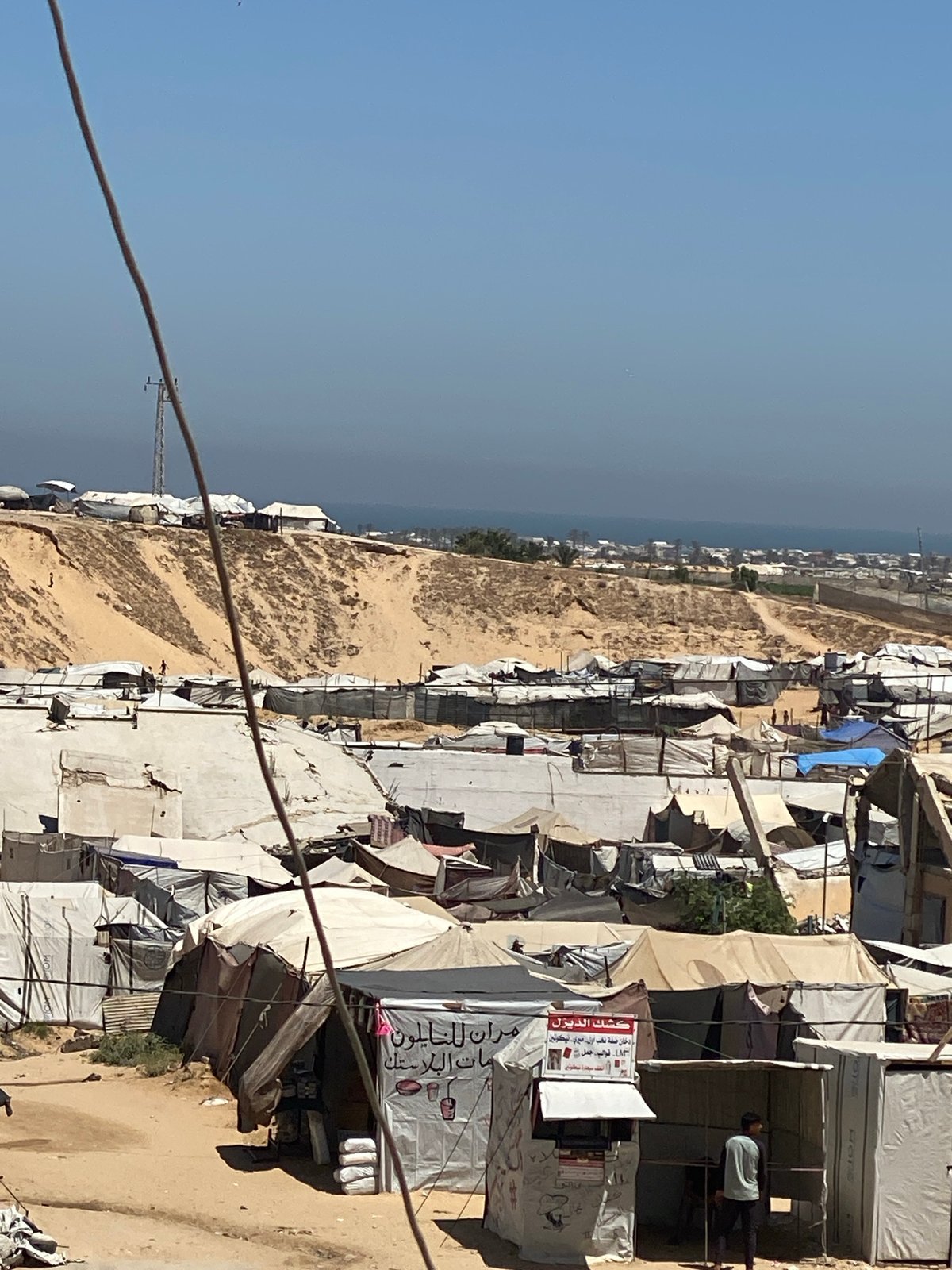Witness documents damaged buildings and settlements in Khan Yunis