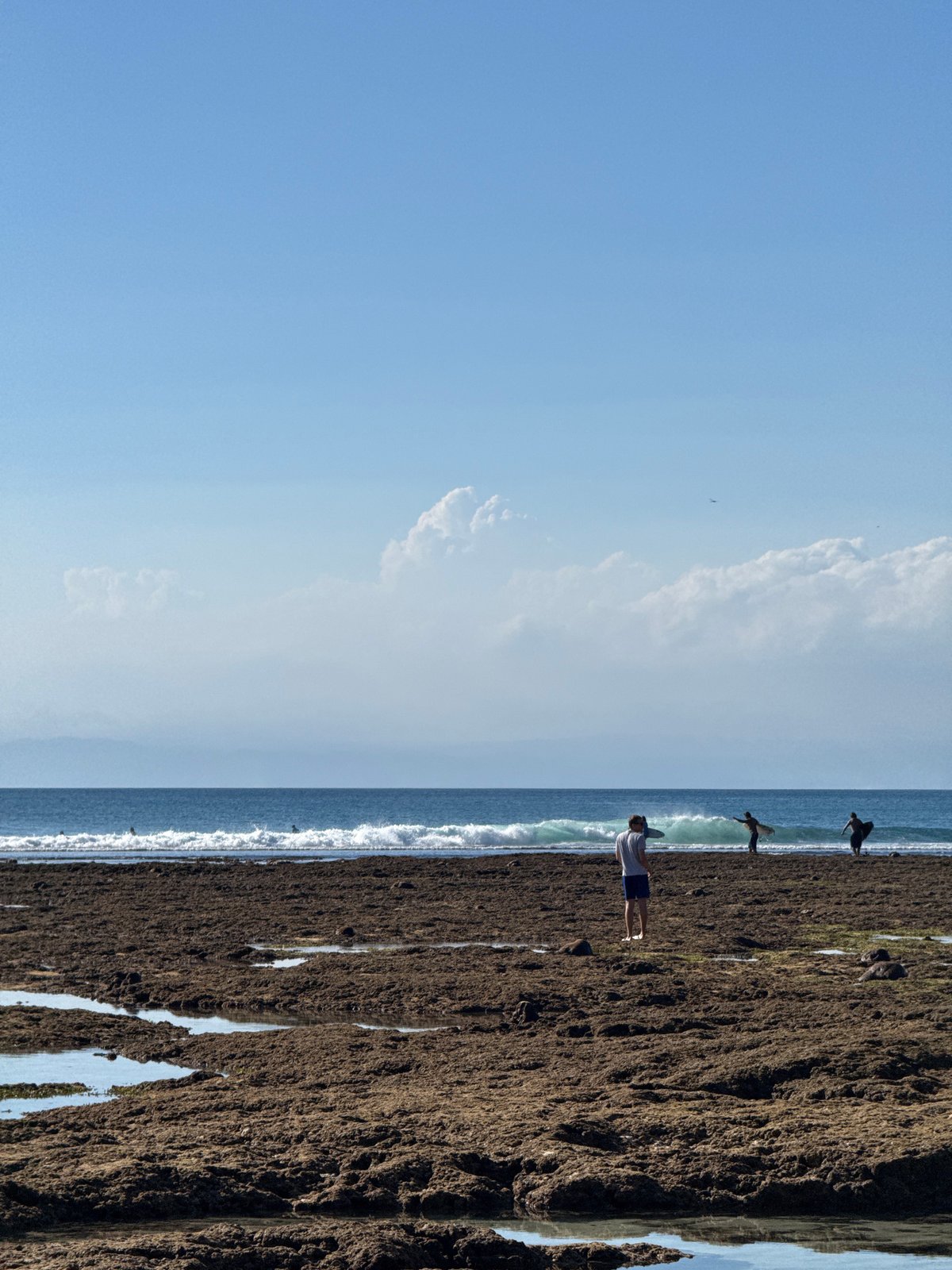 Clear skies observed over Kuta Selatan coast Friday morning