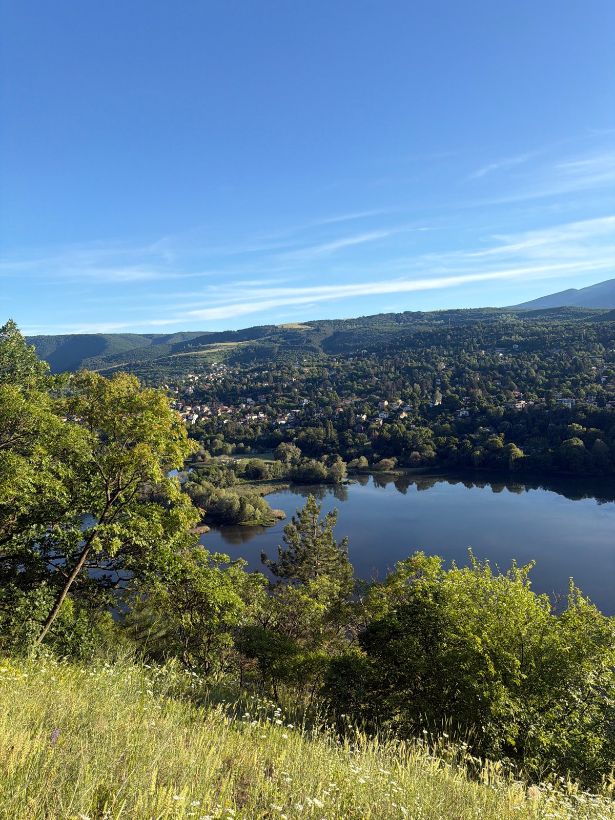 Hiking trails and lake views around Kokalyane-Pancharevo area