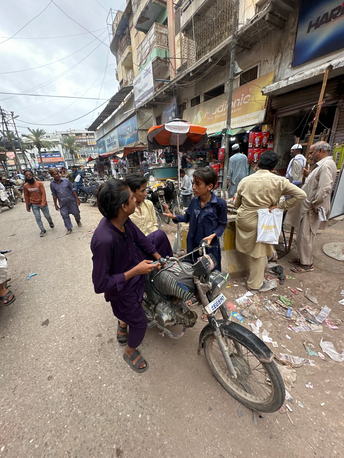 Street life and architecture in a busy Karachi marketplace