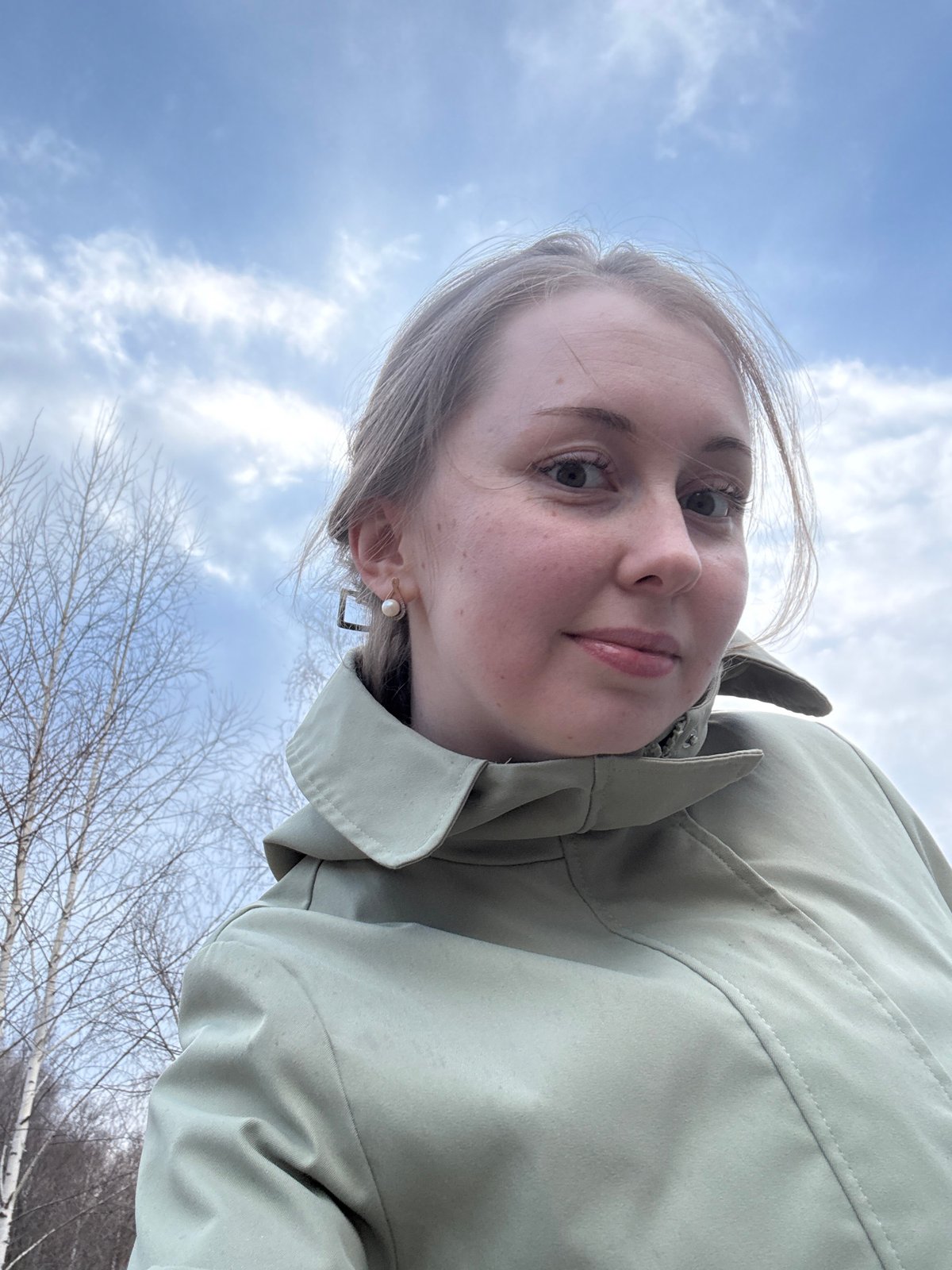 Woman documents springtime urban waterfront exploration in 18 memories