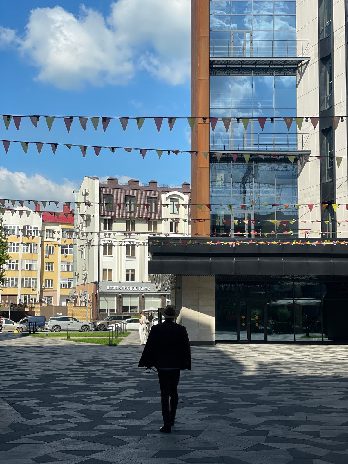 Ordinary midday life captured at Kazan IT Park complex