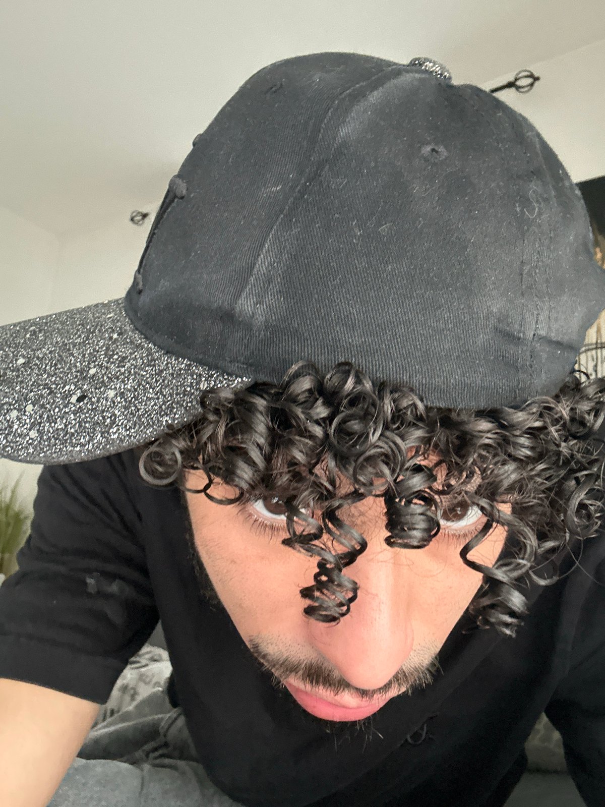 Person in sparkly NY cap spotted in Marcoussis