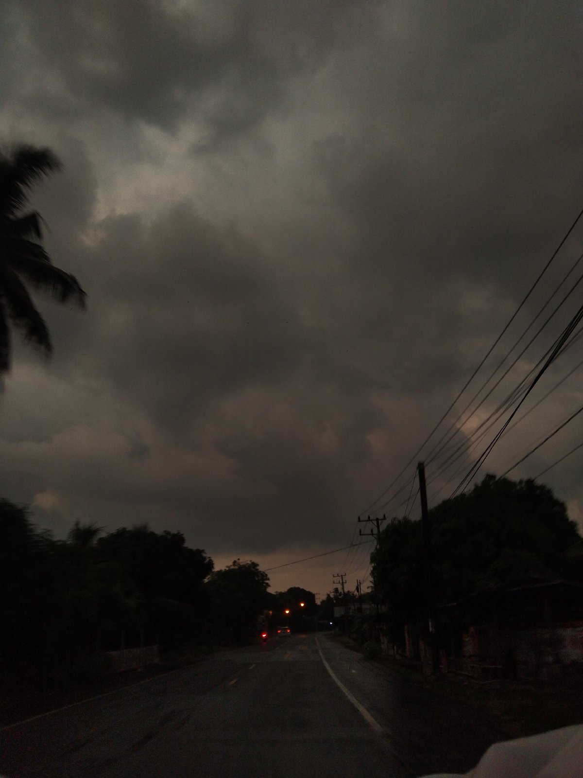 Overcast skies observed over Bateiiliek, Indonesia street scene