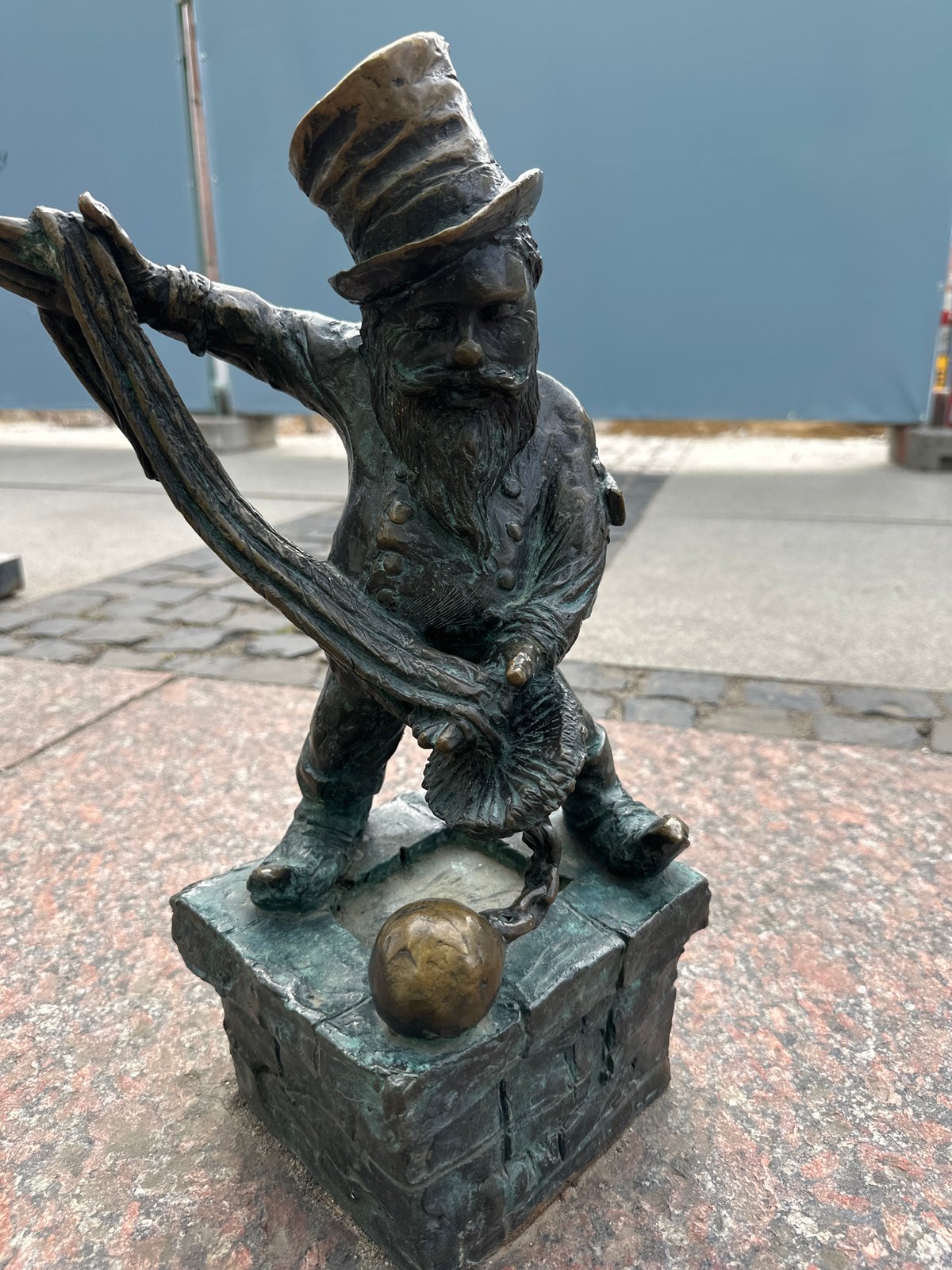Wrocław's bronze dwarf statues documented across Polish city center