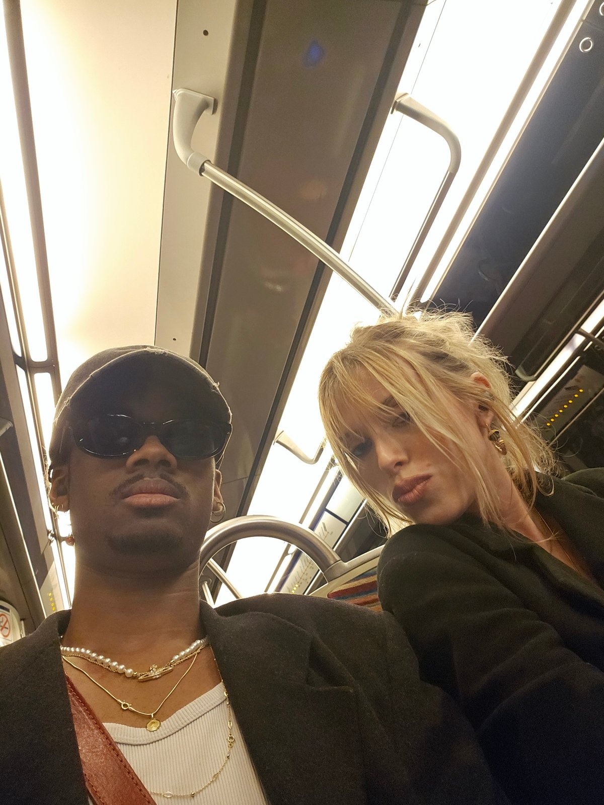 Two passengers spotted on early morning train in Saint-Denis