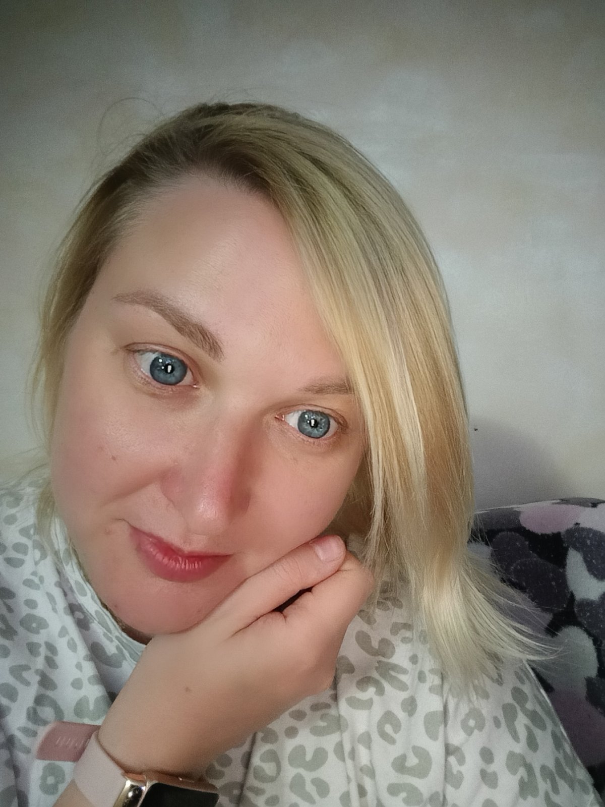 Woman shares family moments and wedding rings in Chaikovsky