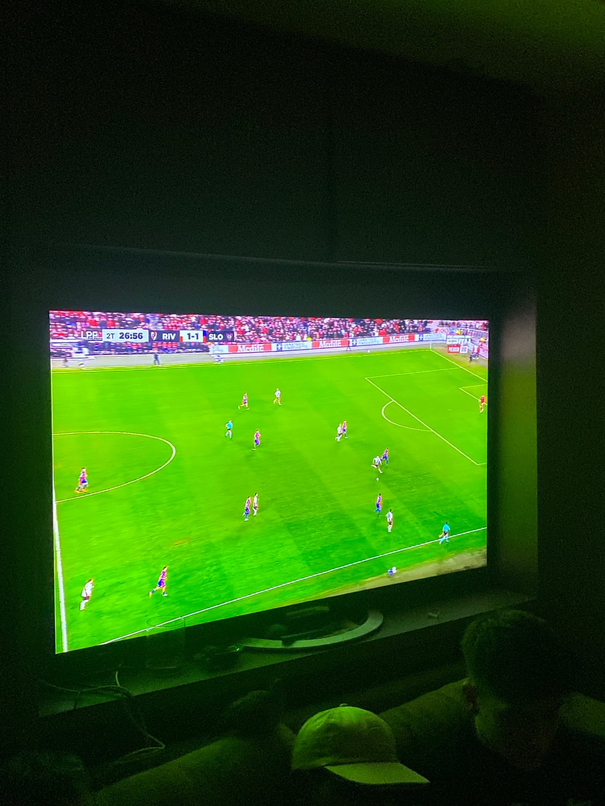 Soccer match RIV-SLO tied 1-1 observed on Buenos Aires television