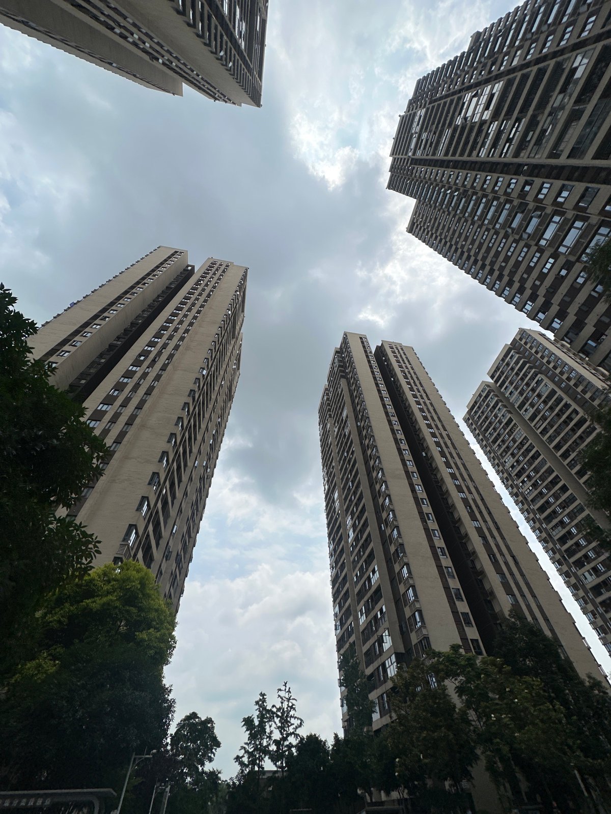 Morning street life documented in Chongqing High-tech Zone