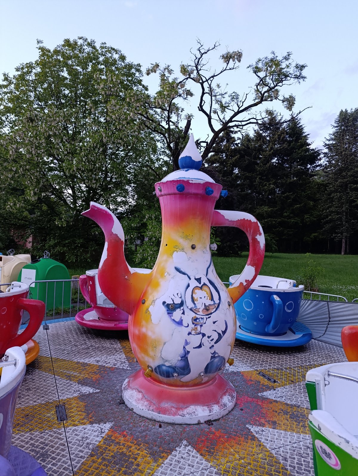 Sofia park scenes capture amusement rides and pond sculptures