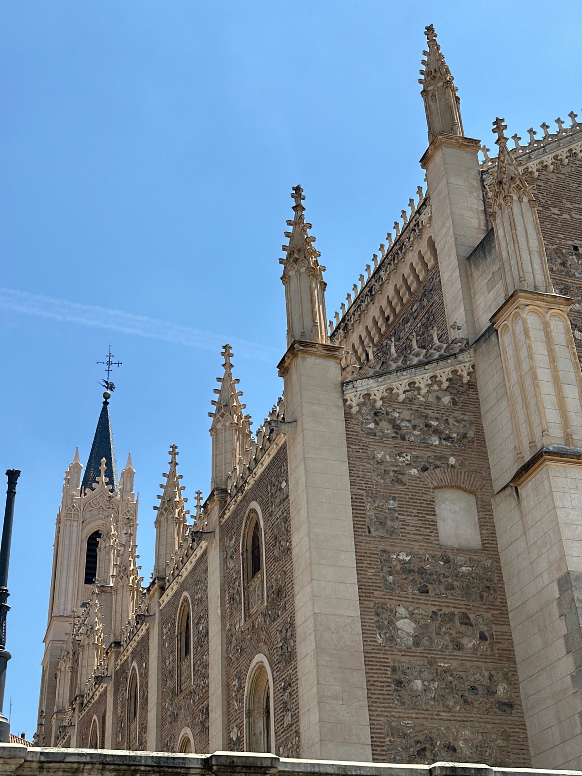 Tourist documents Madrid cultural landmarks in 12-minute photography walk