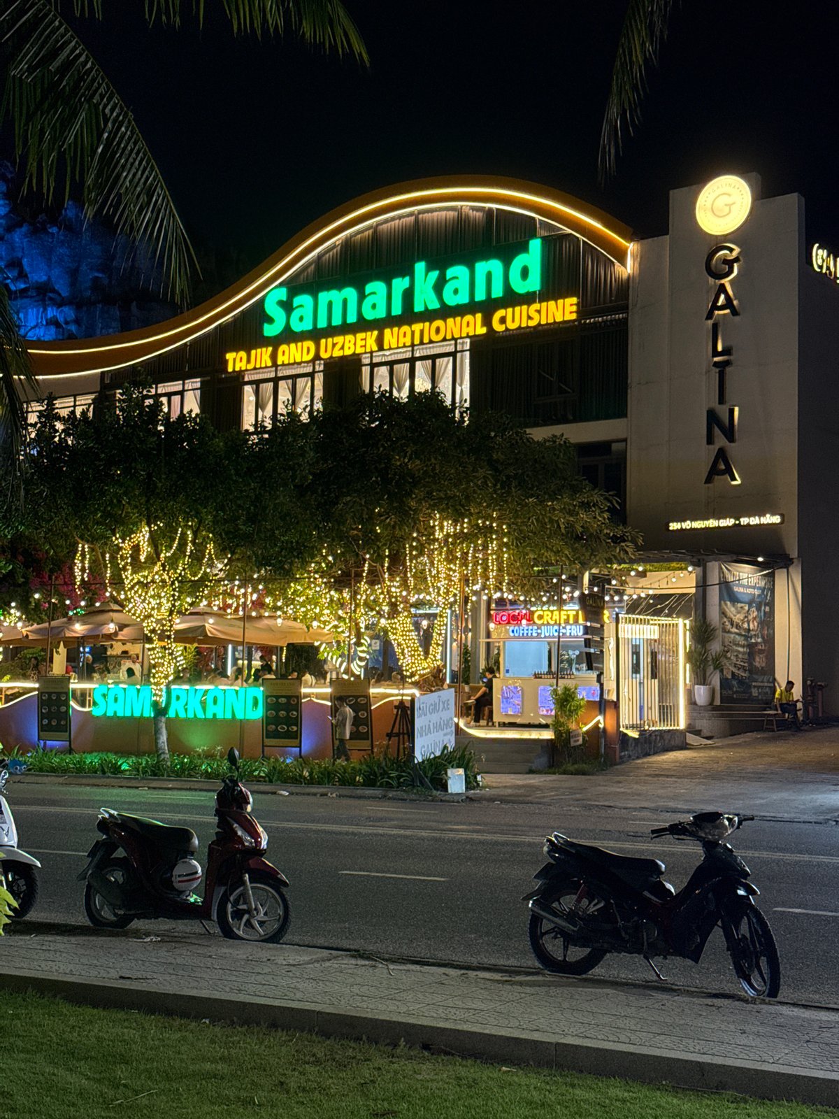 Nighttime street life documented across Đà Nẵng, Vietnam