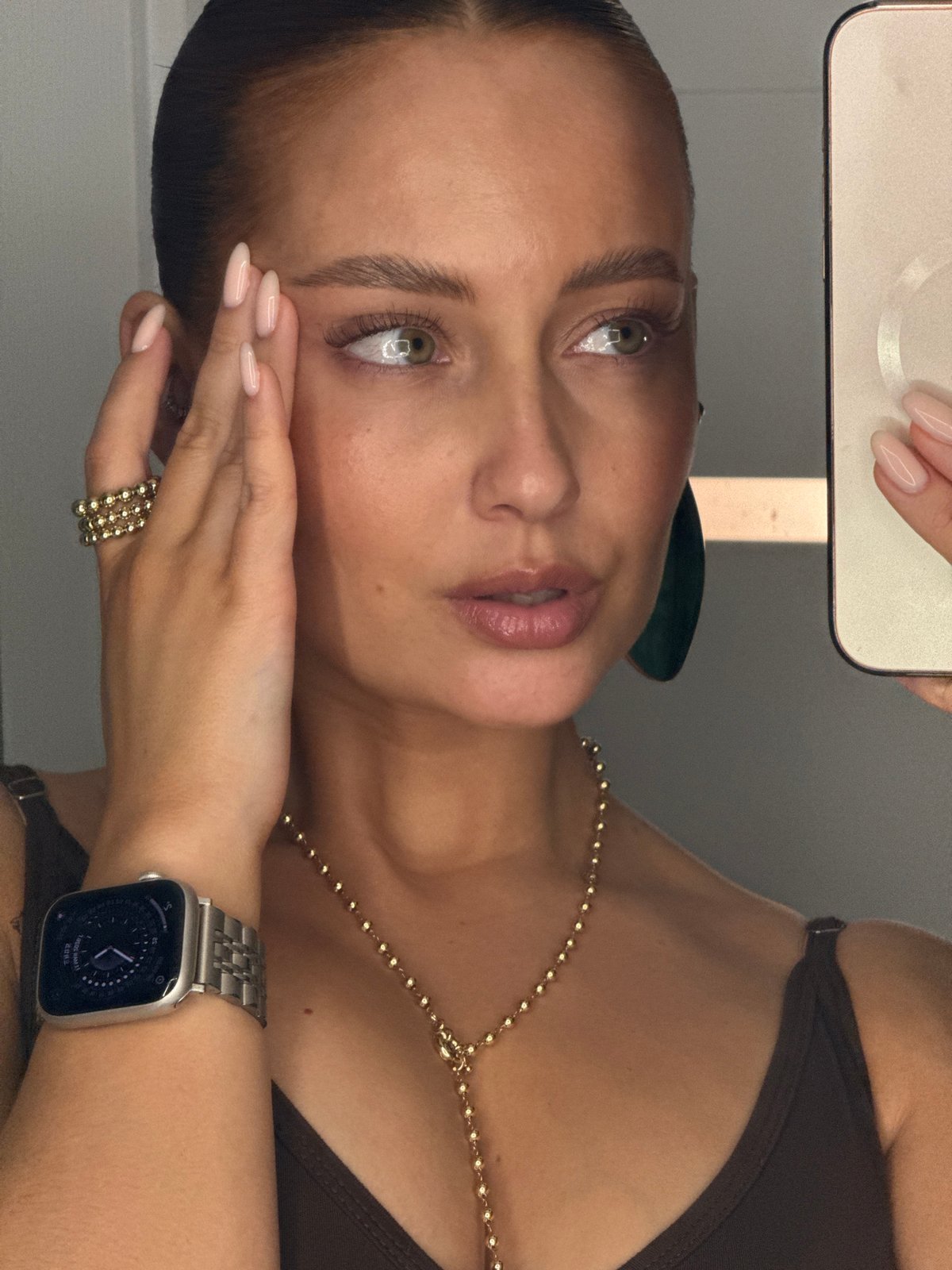 Woman documents early morning selfie sessions in Chaikovsky, Russia