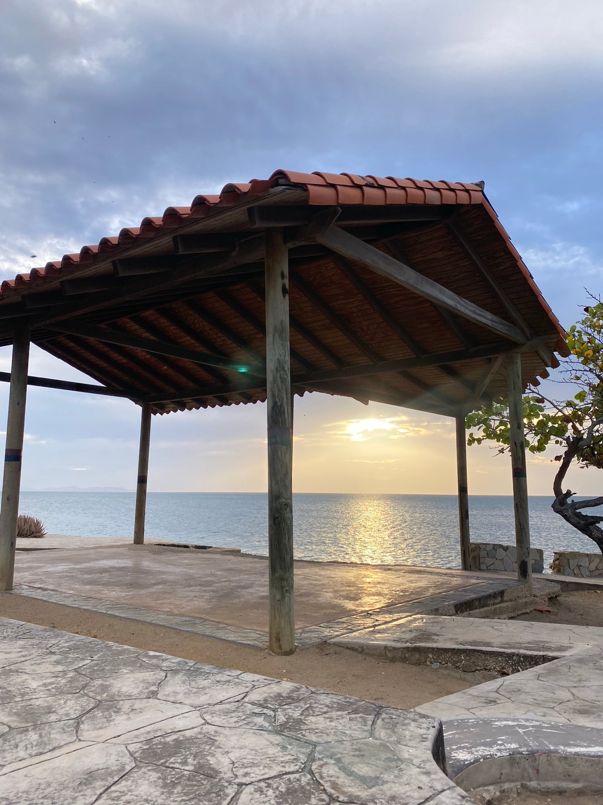 Sunset documented at Juan Griego coastline over 39 minutes