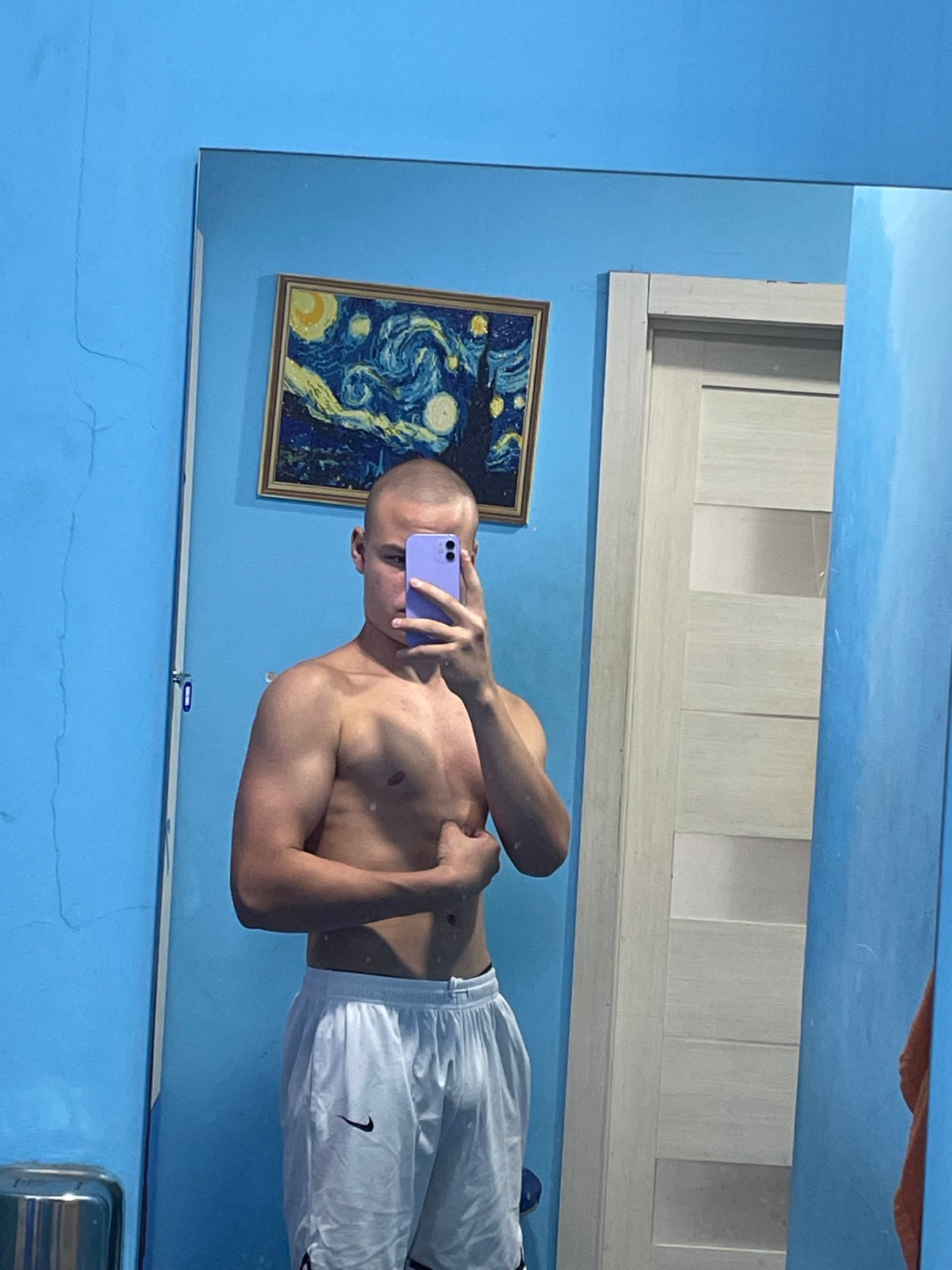 Gym selfies from a workout session in Kamyshlov, Russia