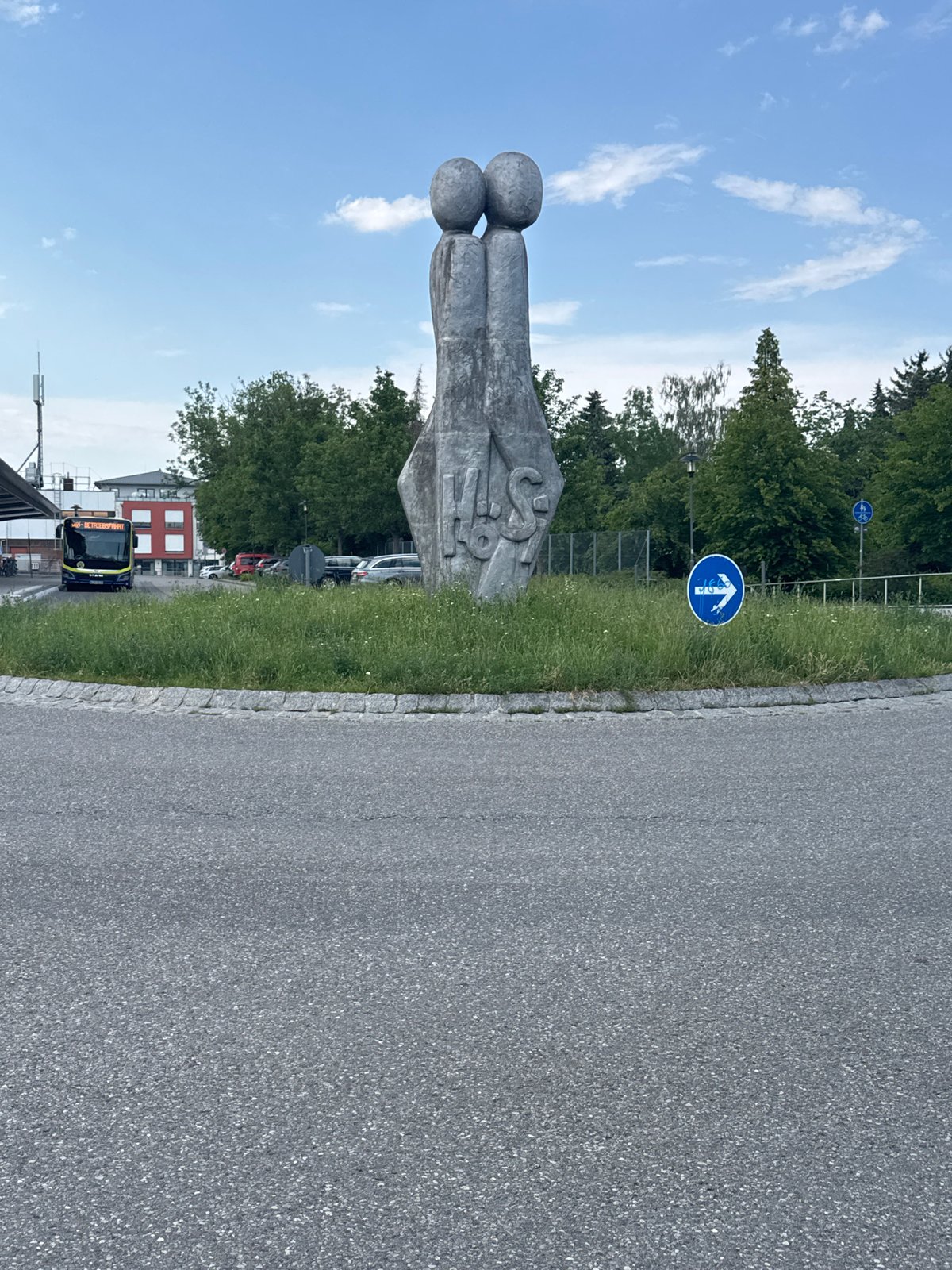 New development and public space in Höhenkirchen-Siegertsbrunn, mid-construction