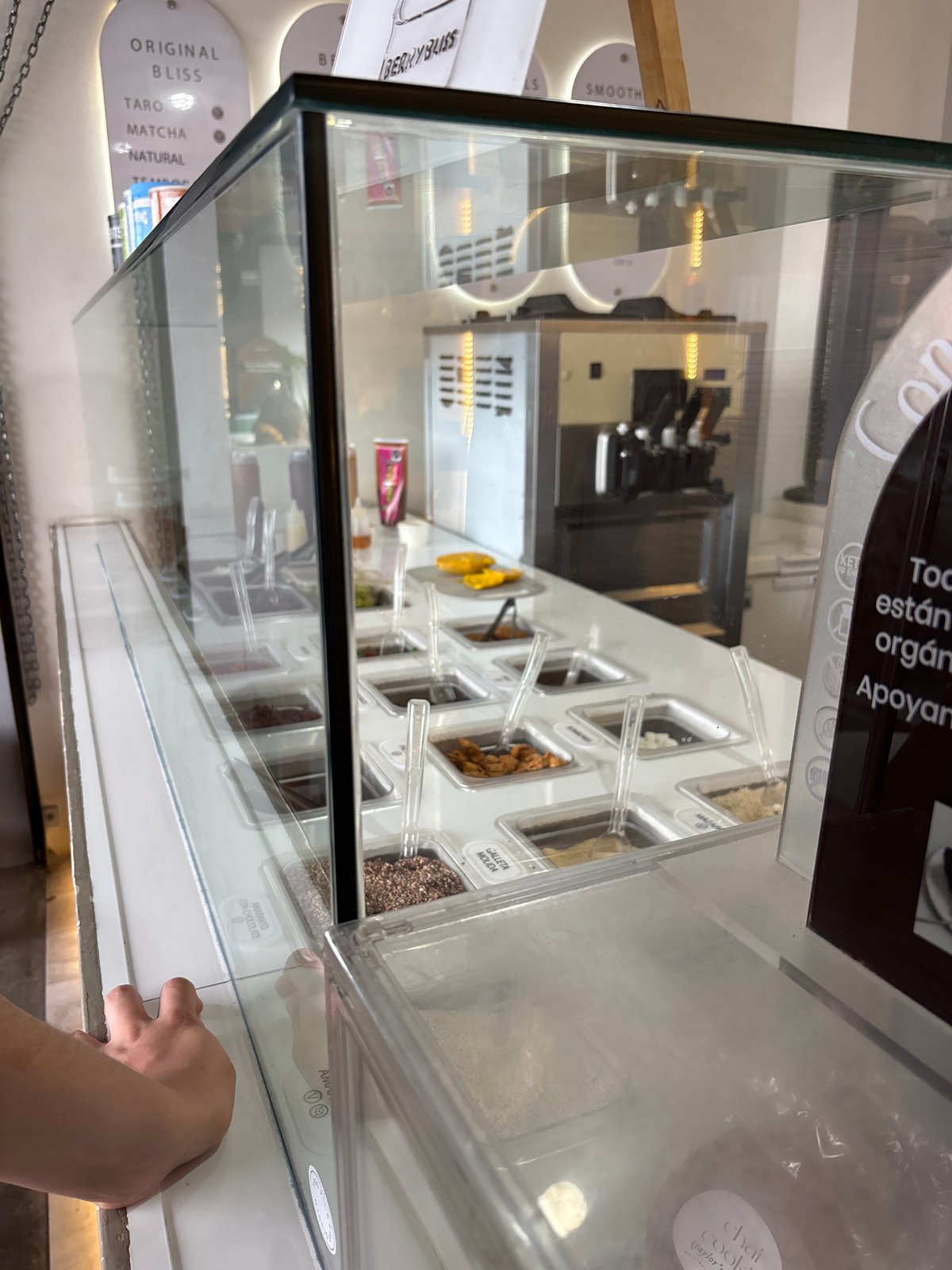 Evening visit to vegan ice cream shop in Mexico