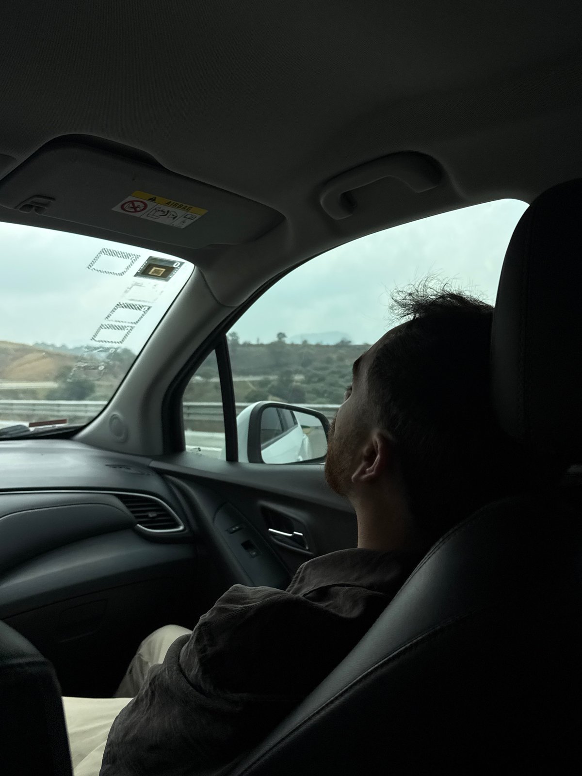 Vehicle interior documented by passenger in Mexico City area