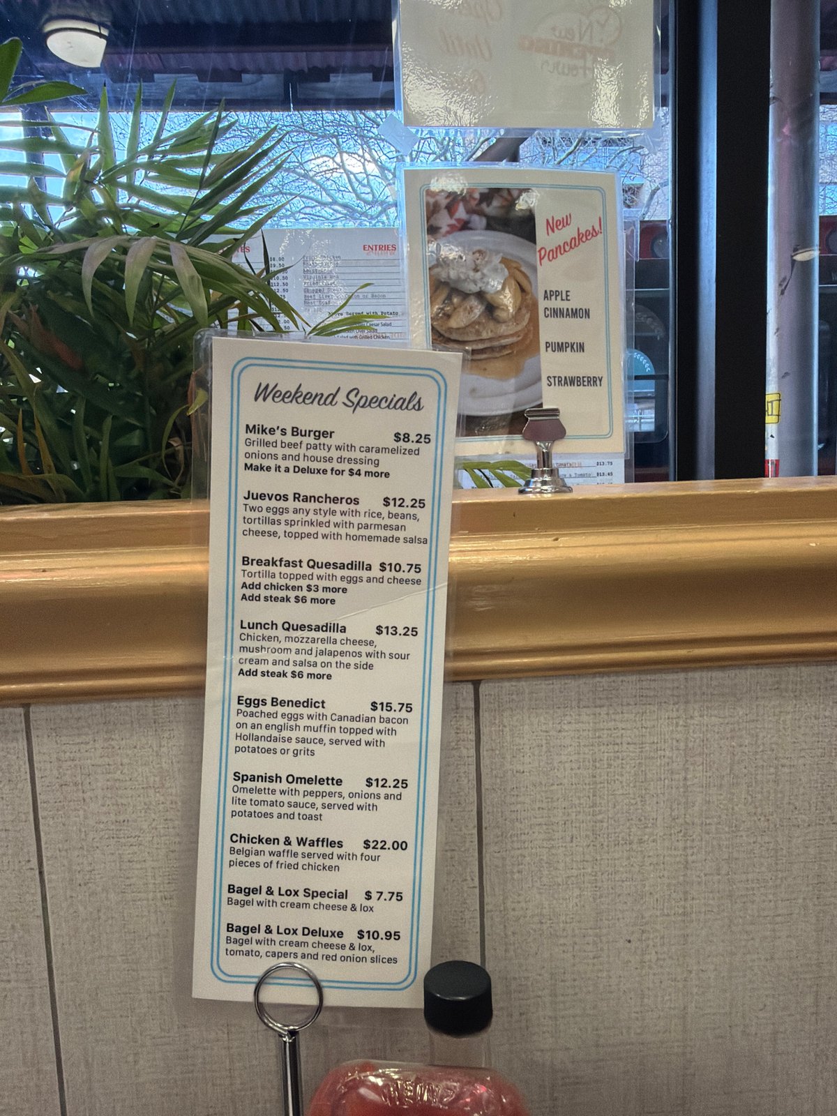 Diner documents lunch visit to NYC delicatessen