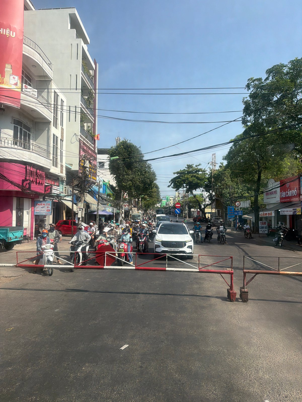 Busy morning at Nha Trang train station, platform queues forming