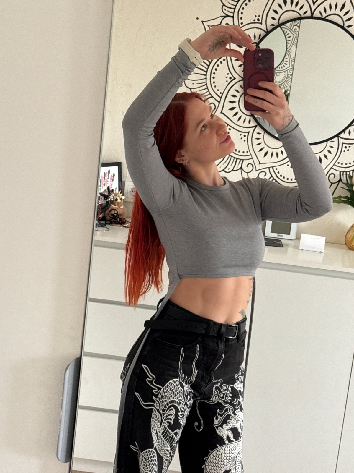 Woman documents morning routine with selfies in Rostov-on-Don