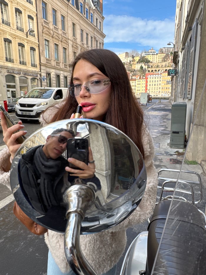 Morning moments captured across Lyon: romance, beauty, street scenes