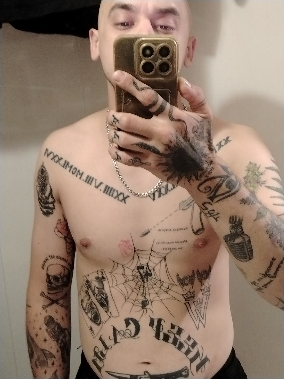 Tattooed mirror selfies and studio decor from one morning session