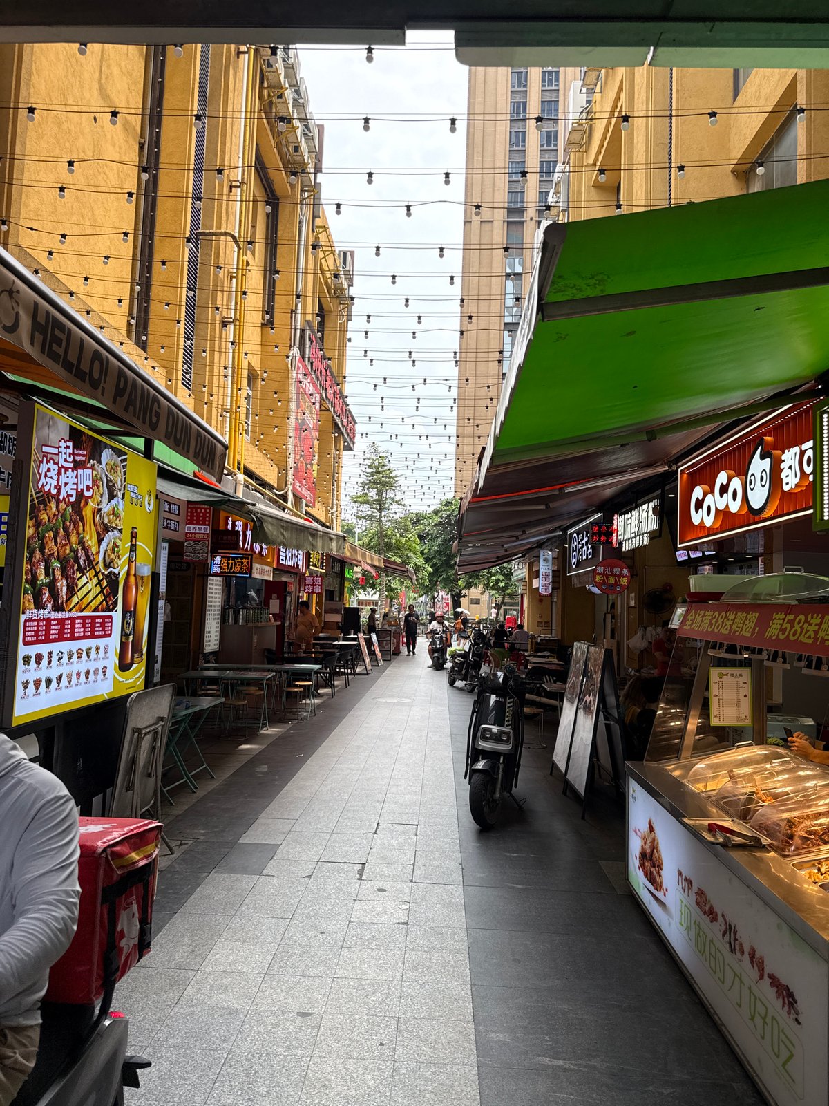 Haizhu District streets, red lanterns, and everyday urban life