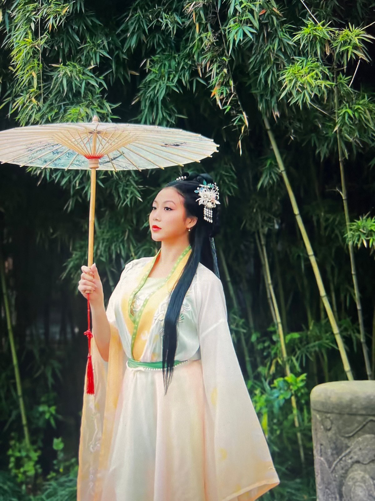 Traditional hanfu and bridal costume shoots across Liandu District