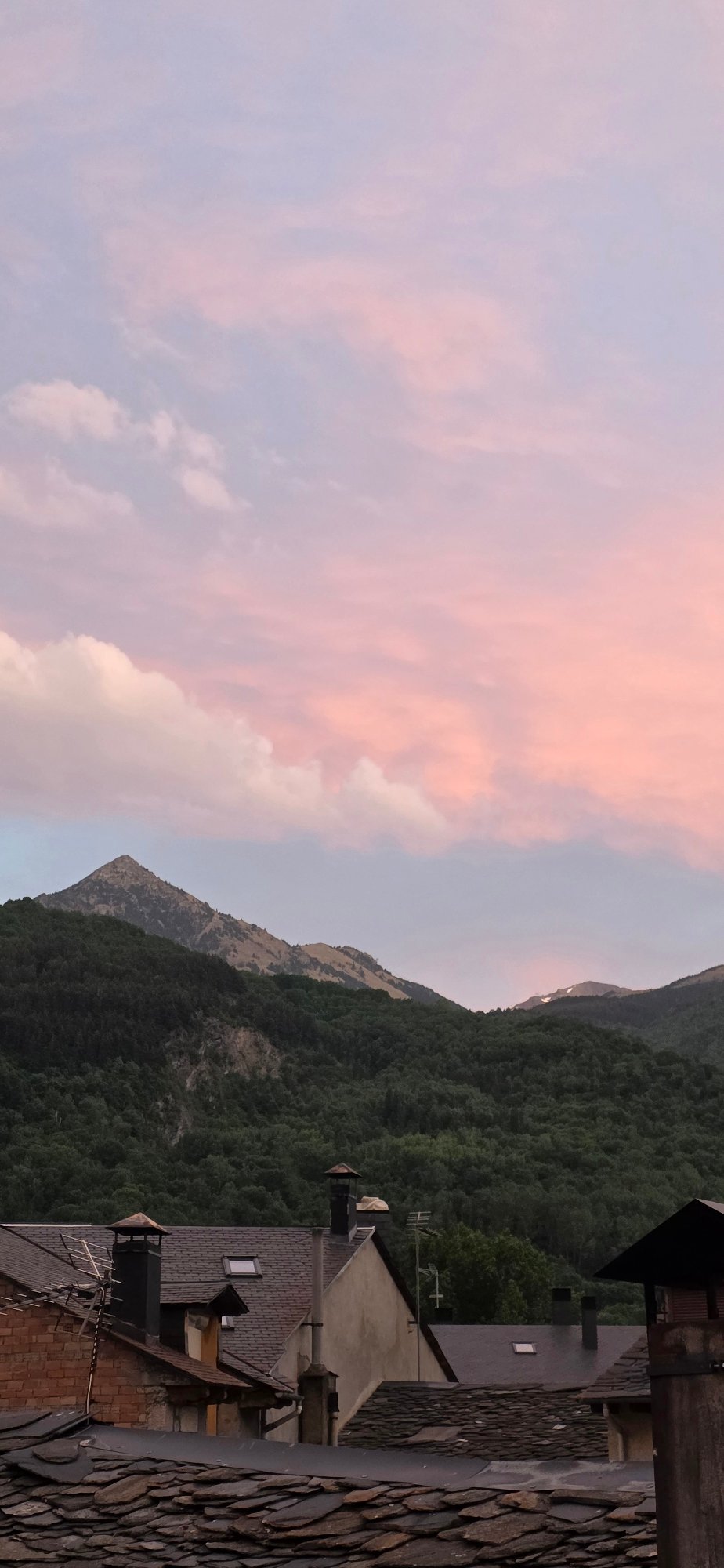 Evening nature photography session captures Benasque mountain scenery
