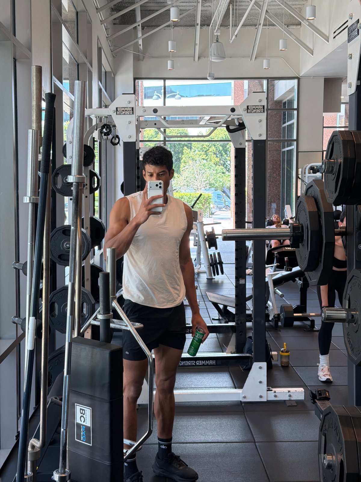 Man films himself at Los Angeles gym