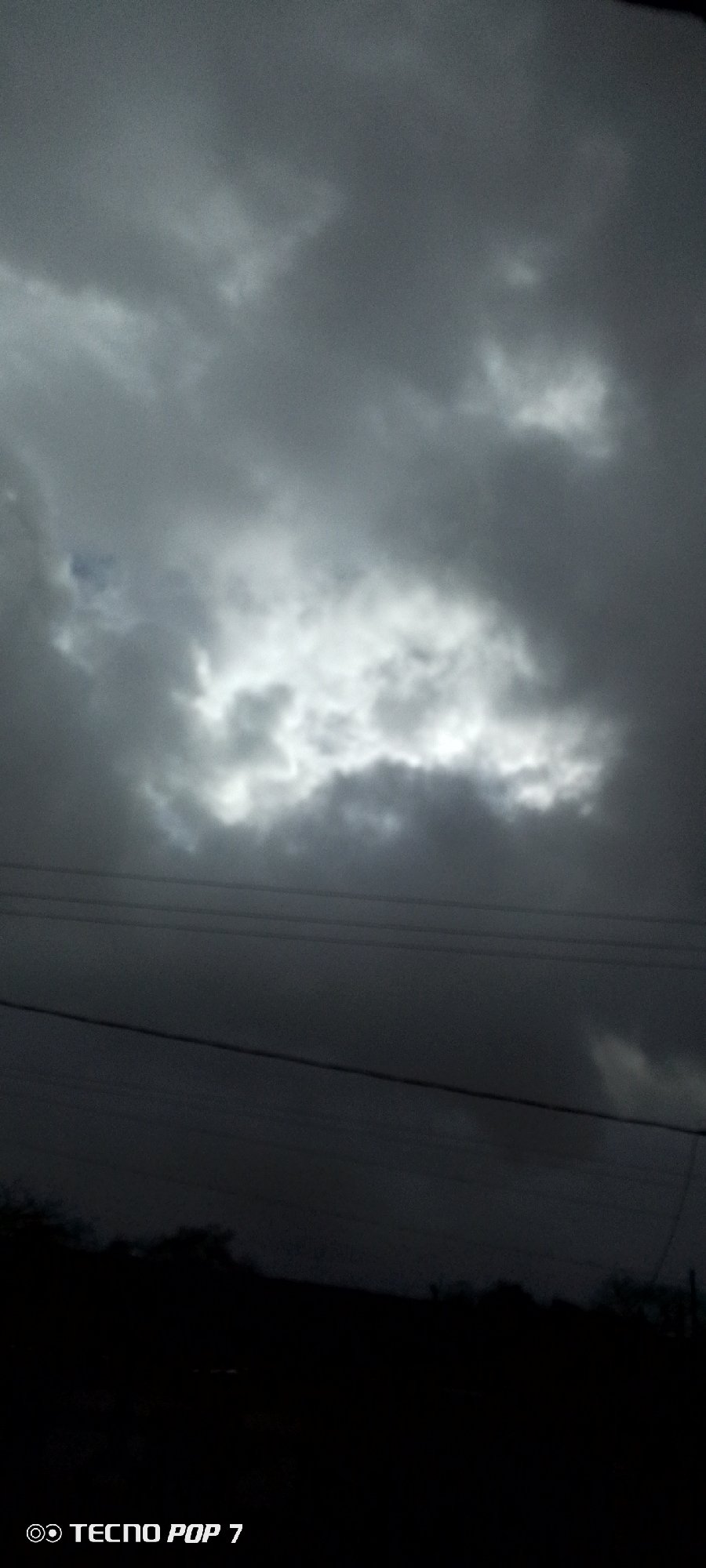 Two-hour cloud watching session documented in Venezuelan town