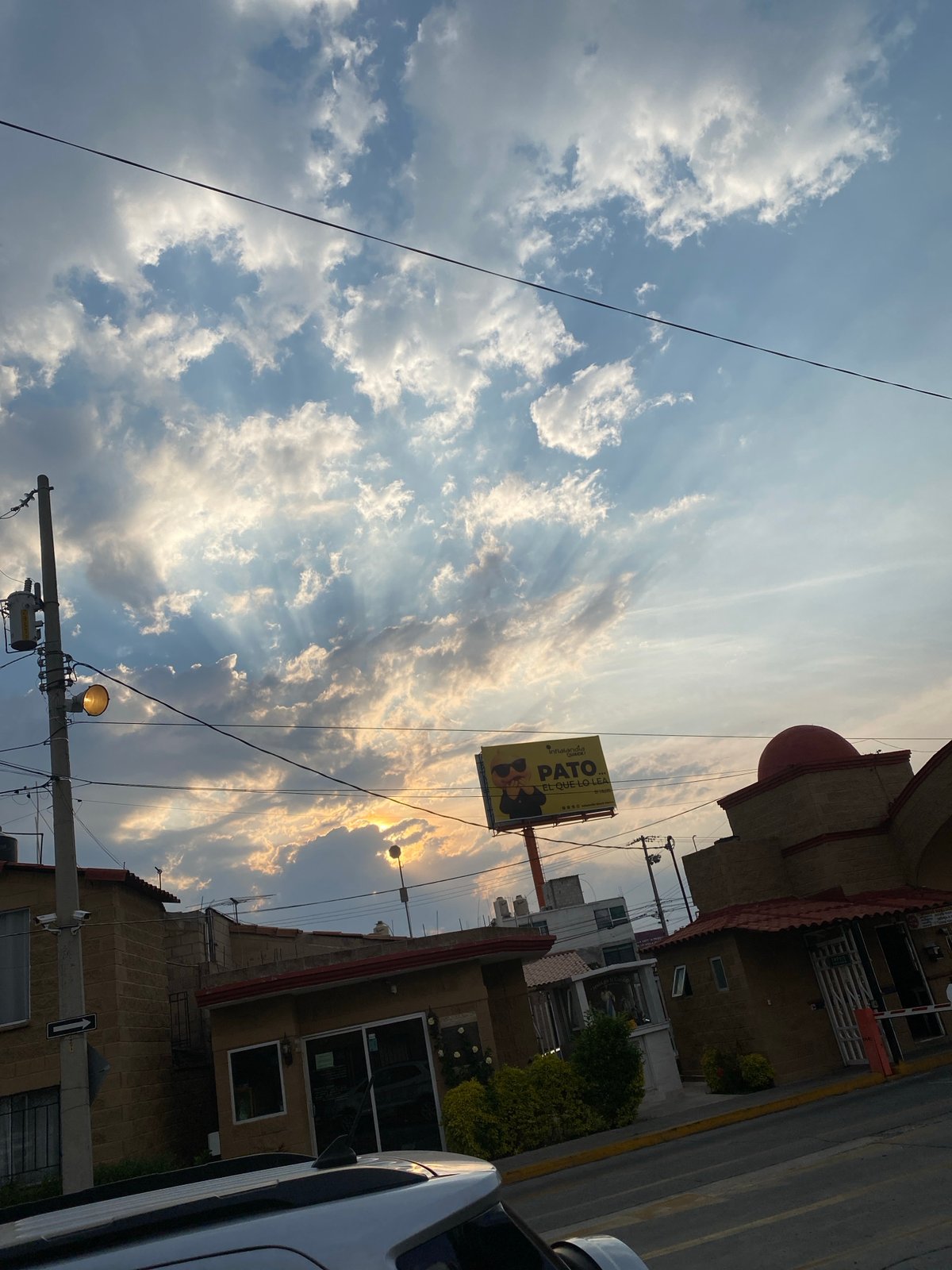 Late-night photo walk documents daily life in Mexican town