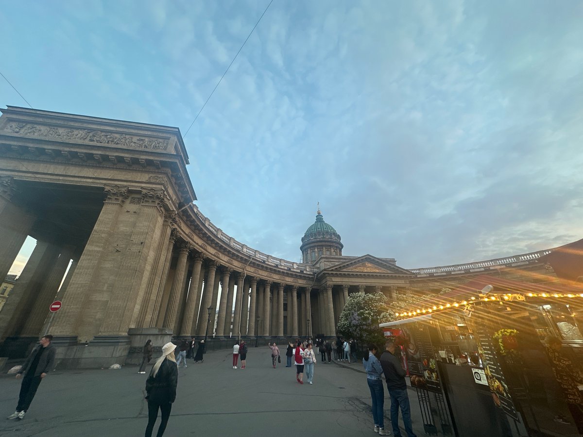Spring evening street scenes documented around Kazan Cathedral, Saint Petersburg