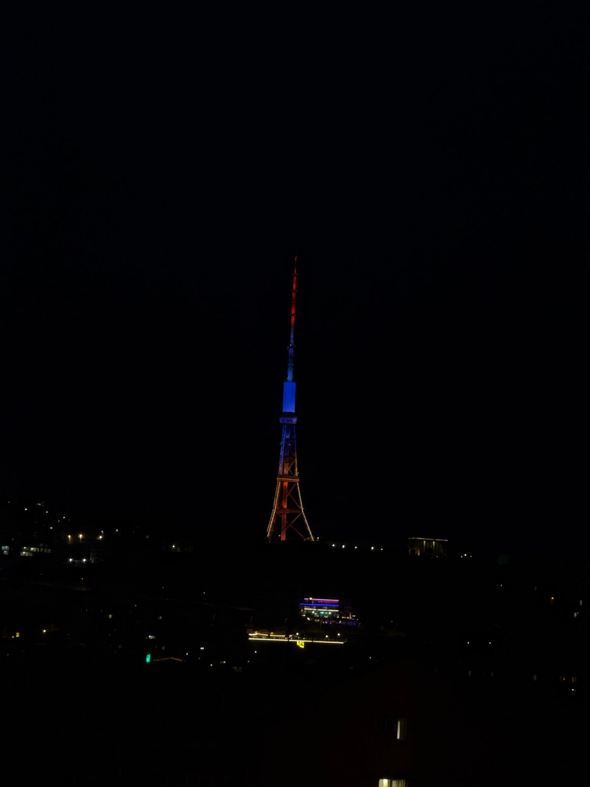 Evening scenes documented across Yerevan during dinner hour