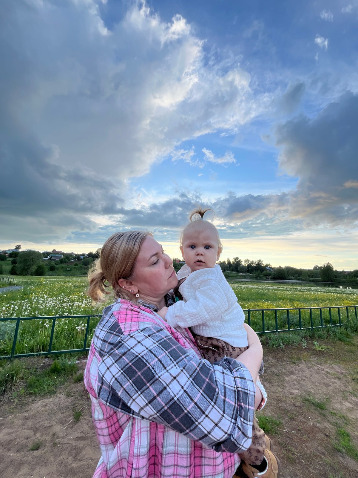 Families enjoy outdoor afternoon in Фоки, Russia countryside