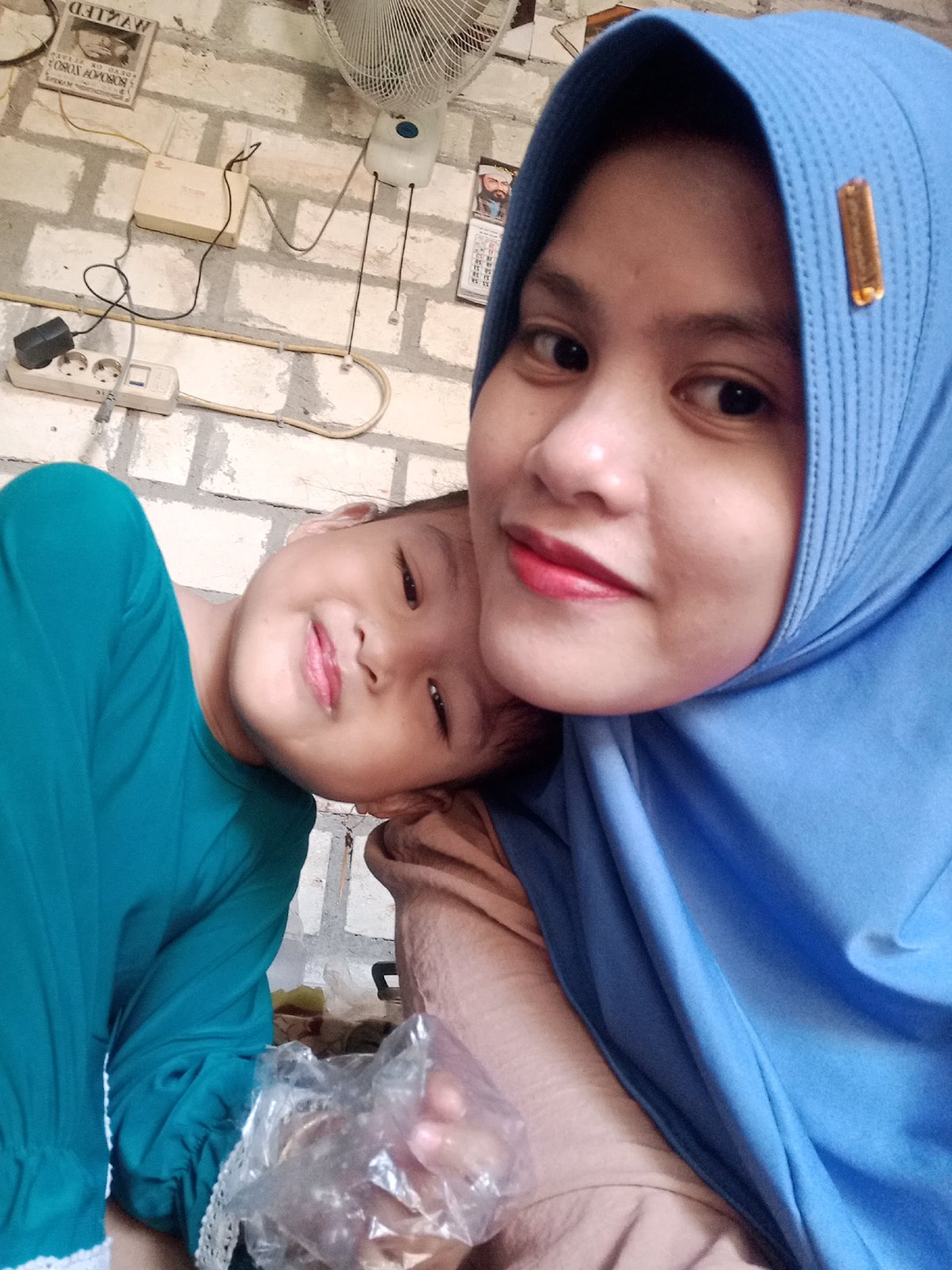 Casual indoor snapshots: selfies, snacks, and everyday moments