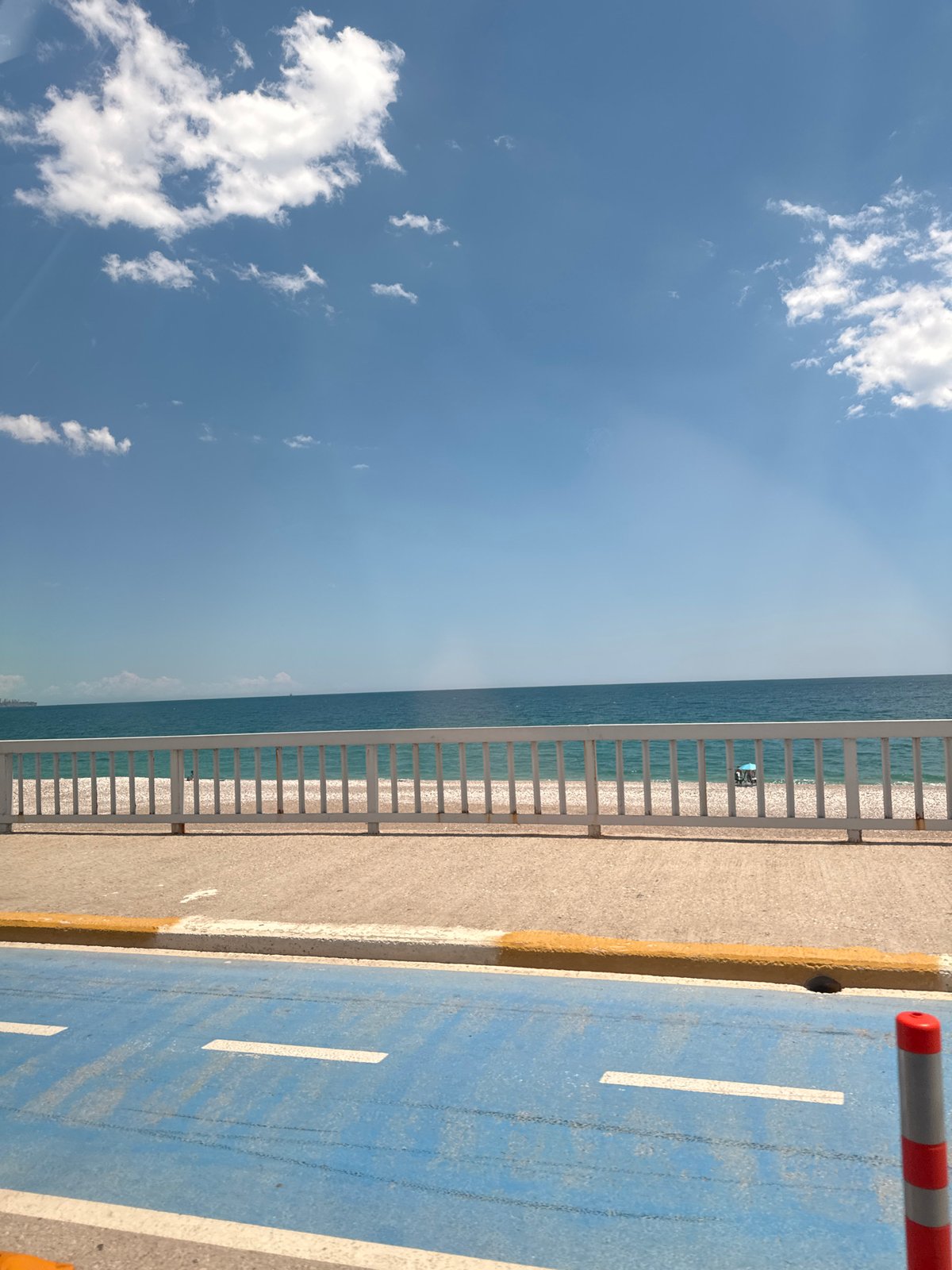 Sunny day coastal scenes captured at Konyaaltı Beach, Turkey
